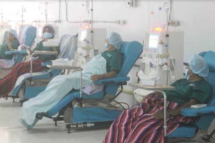 Pacientes de la sala de Hemodiálisis de Valle de la Pascua necesitan la ayuda de todos. Foto Cortesía Julio Ramos