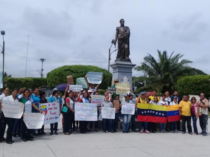 En Zulia los docentes piden al ministro que atienda al sector educativo. Foto Edwin Urdaneta