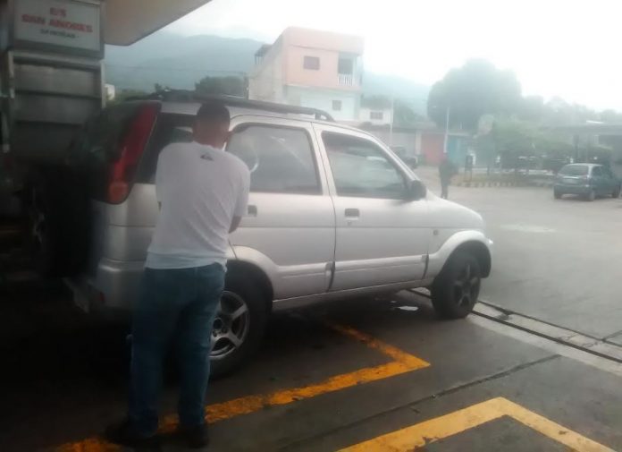 Estaciones de servicios en el estado Yaracuy operaron con total normalidad este jueves 14 de noviembre, pese a los rumores de suspensión de despacho de gasolina. | Foto: Johana Prieto Andrade