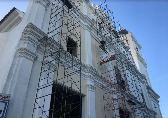 La fachada de la Catedral de Maracay se estima esté lista para mediados de diciembre. | Foto cortesía.