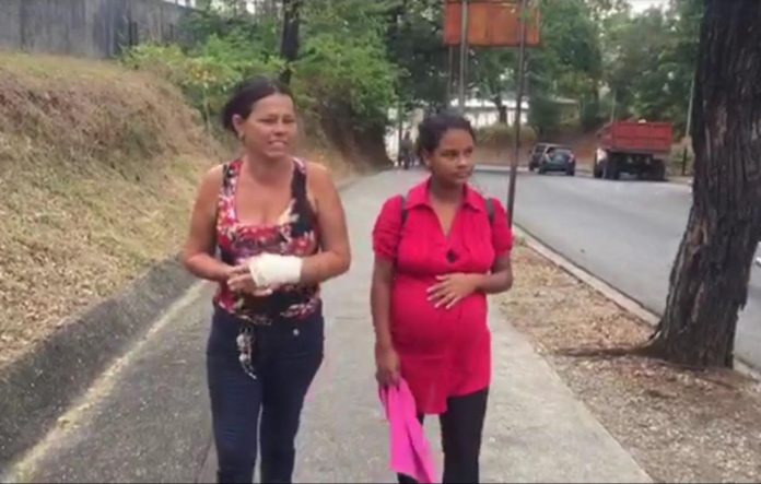 Largos trechos caminan quienes acuden al hospital de Acarigua-Araure ante la falta rutas de transporte.