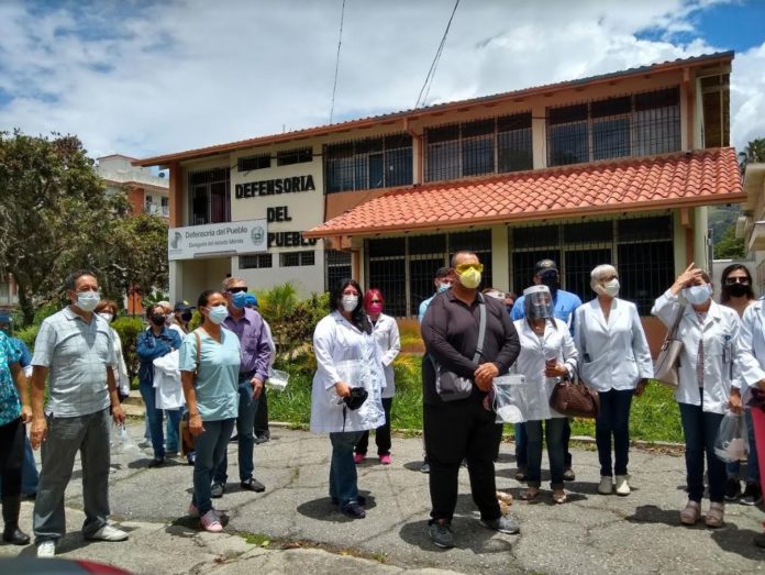 Médicos del principal hospital centinela de Mérida para la atención de casos COVID-19 solo cuentan con 40 cupos para poner gasolina. Foto: María Fernanda Rodríguez.