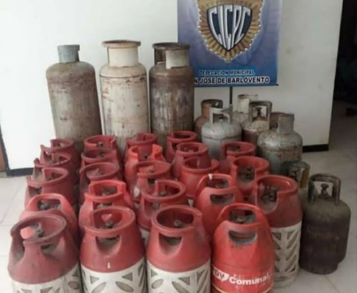 La policía científica recuperó 32 cilindros de gas doméstico de diferentes tamaños / Foto @prensacicpc.