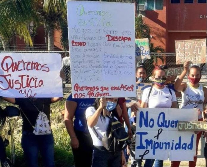 Habitantes de Mundo Nuevo exigieron justicia para el vecino asesinado frente a la sede del Cicpc en la avenida Carúpano de Cumaná. Foto: cortesía Pedro Lucas.